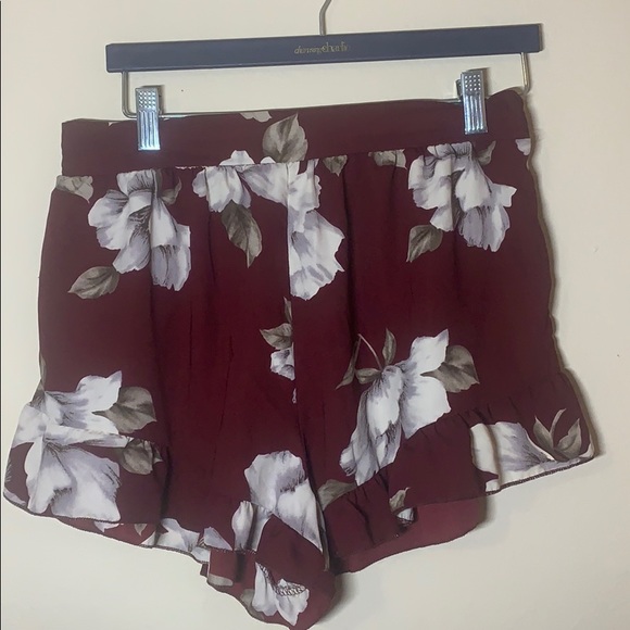 Charlotte Russe Pants - Charlotte Russe flowy shorts